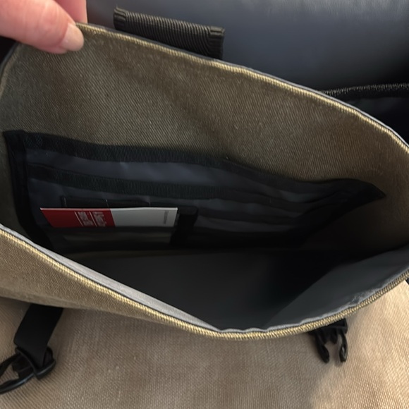 Wenger Zinc 14” Messenger Laptop Bag - Picture 13 of 14